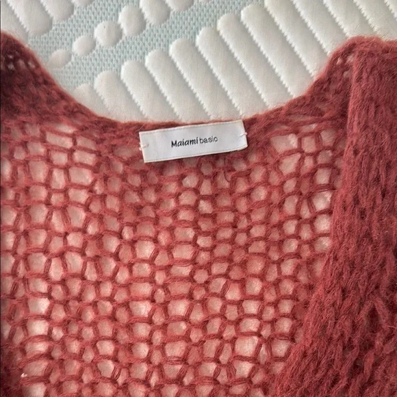 Maiami Basic Rust V-Neck Sweater with Chunky Knit and Cropped Fit - Picture 4 of 5